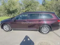 Usado VW Passat 120 CV (88 kW) 2015 Violeta / lila Familiar