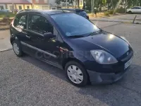 Usado Ford Fiesta Ambiente 68 CV (50 kW) 2006 Azul Utilitario