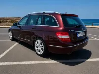 Usado Mercedes C180 Classic 156 CV (114 kW) 2009 Granate Familiar