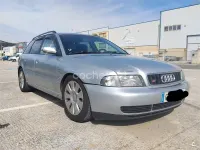 Usado Audi A4 110 CV (80 kW) 1997 Gris / plata Familiar