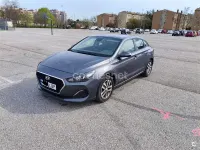 Usado Hyundai i30 120 CV (88 kW) 2019 Gris / plata Berlina