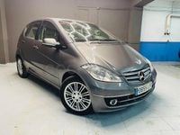 Usado Mercedes A180 Avantgarde 109 CV (80 kW) 2009 Gris / plata Monovolumen