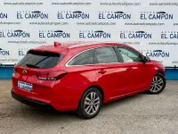 Usado Hyundai i30 140 CV (102 kW) 2017 Rojo Familiar