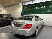 Usado Mercedes C220 Avantgarde 150 CV (110 kW) 2007 Gris / plata Berlina