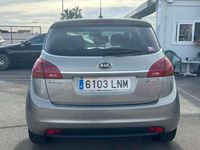 Usado Kia Venga 125 CV (91 kW) 2016 Gris Utilitario