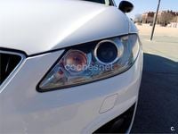 Usado Seat Exeo Ecomotive 143 CV (105 kW) 2011 Blanco Familiar
