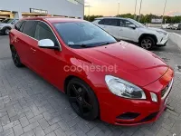Usado Volvo V60 R-Design 163 CV (119 kW) 2012 Rojo Familiar