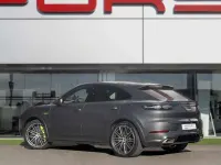 Usado Porsche Cayenne 462 CV (339 kW) 2022 Gris / plata SUV