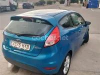 Usado Ford Fiesta 100 CV (73 kW) 2014 Azul Utilitario