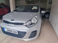 Usado Kia Rio 109 CV (80 kW) 2015 Gris / plata Berlina