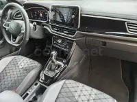 Usado VW T-Roc R-line 150 CV (110 kW) 2025 Gris / plata SUV