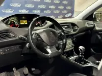 Usado Peugeot 308 SW Active 130 CV (95 kW) 2021 Blanco Familiar