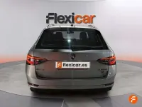 Usado Skoda Superb LAURIN & KLEMENT 190 CV (139 kW) 2018 Gris Familiar