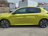Nuevo Peugeot 208 Allure 100 CV (73 kW) 2025 Amarillo Utilitario