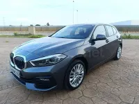 Usado BMW 118 Comfort Edition 150 CV (110 kW) 2021 Gris / plata Berlina