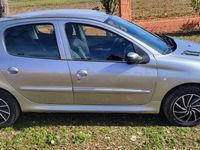 Usado Peugeot 206 60 CV (44 kW) 2011 Gris / plata Berlina