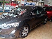 Usado Ford Focus Trend 119 CV (87 kW) 2019 Gris Berlina