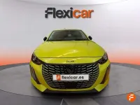 Usado Peugeot 208 Allure 101 CV (74 kW) 2025 Verde Utilitario