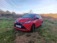Usado Toyota Aygo X-play 69 CV (50 kW) 2018 Rojo Utilitario