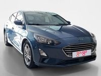 Usado Ford Focus Trend 125 CV (91 kW) 2019 Gris / plata Berlina