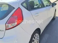 Usado Ford Fiesta Titanium 95 CV (69 kW) 2013 Blanco Berlina
