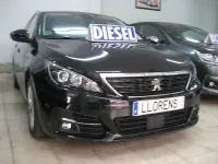 Usado Peugeot 308 Style 100 CV (73 kW) 2019 Negro Familiar