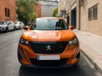 Usado Peugeot 2008 Allure 100 CV (73 kW) 2021 Naranja SUV
