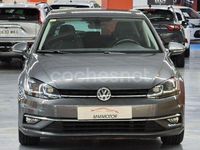 Usado VW Golf VII Advance 125 CV (91 kW) 2018 Gris / plata Berlina