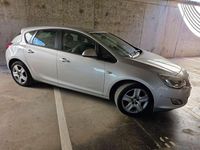 Begagnad Opel Astra Selective 116 HK (85 kW) 2012 Grå Halvkombi