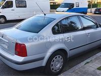 Usado VW Passat Comfortline 110 CV (80 kW) 1999 Gris / plata Berlina