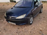 Usado Peugeot 206 70 CV (51 kW) 2002 Azul Berlina