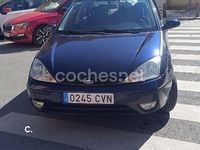 Usado Ford Focus Ghia 115 CV (84 kW) 2004 Azul Berlina