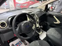Usado Ford Ka Trend 69 CV (50 kW) 2015 Gris / plata Berlina