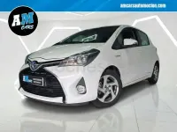 Usado Toyota Yaris Hybrid Active 100 CV (73 kW) 2020 Blanco Berlina