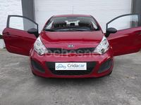 Usado Kia Rio 85 CV (62 kW) 2013 Granate Berlina