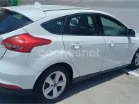 Usado Ford Focus Trend 125 CV (91 kW) 2015 Blanco Berlina