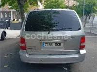 Usado Kia Carnival LX 144 CV (105 kW) 2005 Gris / plata Monovolumen