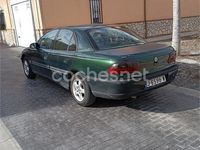 Usado Opel Omega 130 CV (95 kW) 1995 Verde Berlina