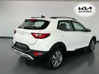 Usado Kia Stonic 100 CV (73 kW) 2025 Blanco SUV