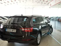 Usado Skoda Superb Style 150 CV (110 kW) 2020 Marrón Familiar