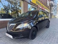 Usado Lancia Ypsilon Gold 69 CV (50 kW) 2014 Negro Utilitario