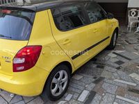 Usado Skoda Fabia Family 75 CV (55 kW) 2012 Amarillo Familiar