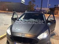 Usado Ford Focus Sport 182 CV (133 kW) 2017 Gris / plata Berlina