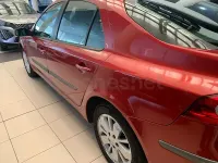 Usado Renault Laguna II Dynamique 130 CV (95 kW) 2006 Granate Berlina