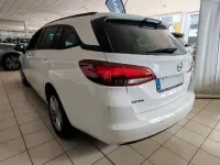 Usado Opel Astra Elegance 122 CV (89 kW) 2020 Blanco Familiar
