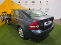 Usado Volvo S40 Momentum 136 CV (100 kW) 2005 Azul Berlina