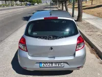Usado Renault Clio III Collection 75 CV (55 kW) 2014 Gris / plata Berlina