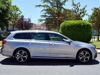 Usado VW Passat R-line 190 CV (139 kW) 2020 Gris / plata Familiar