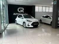 Usado Toyota Yaris Hybrid Style 116 CV (85 kW) 2023 Blanco Berlina