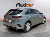 Usado Kia Ceed 136 CV (100 kW) 2023 Gris Utilitario